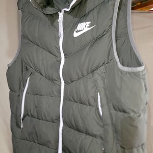 Nike men's puffer vest